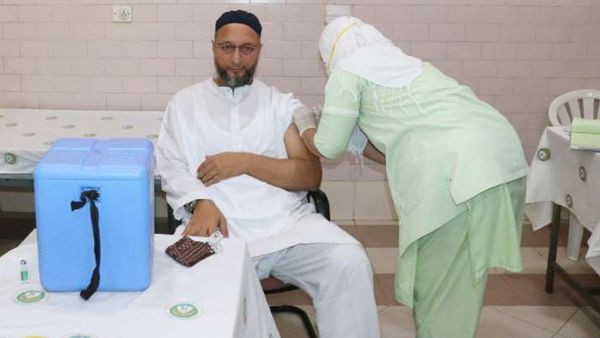 AIMIM chief Asaduddin Owaisi takes first dose of Covishield vaccine at Hyderabad hospital AIMIM chief Asaduddin Owaisi takes first dose of Covishield vaccine at Hyderabad hospital