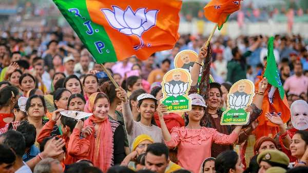 మోడీ సొంత రాష్ట్రం గుజరాత్లో బీజేపీ క్లీన్స్వీప్