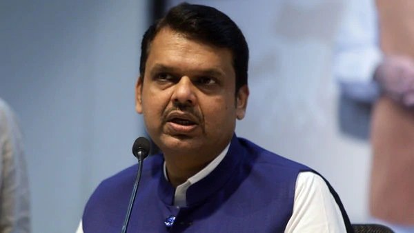6.3 గిగా బైట్ల కాల్ డేటా, ఆధారాలున్నాయంటూ మాజీ సీఎం ఫడ్నవీస్