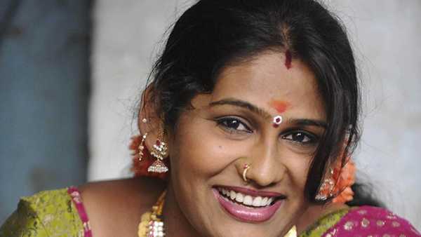 బూతులు తిడుతూ, బట్టలు విప్పి..