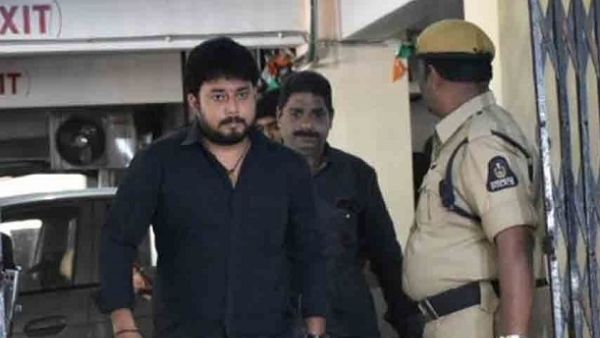 EMIకే దిక్కులేదు... డ్రగ్స్ పార్టీలా ?