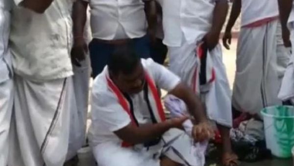 బట్టలు ఉతికిన నాగపట్నం ఏఐఏడీఎంకే అభ్యర్థి