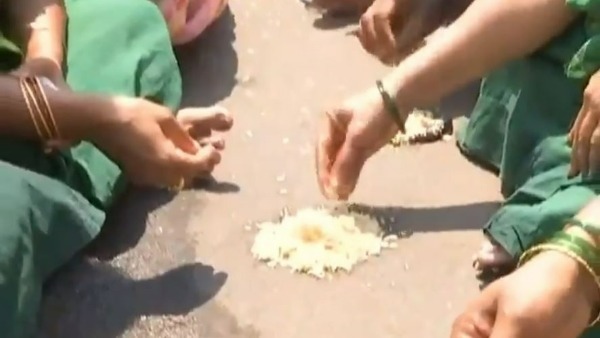 తెలుగు మహిళ నేతలతో..