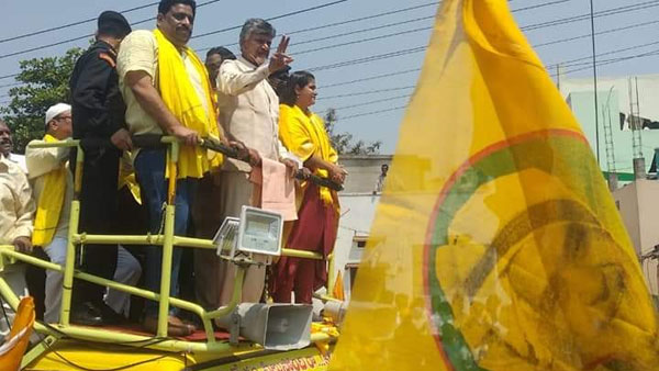 బెజవాడ నేతలతో కలిసి..