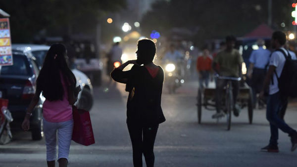Uttar Pradesh: Woman in Noida chases man, thrashes him for groping her Uttar Pradesh: Woman in Noida chases man, thrashes him for groping her
