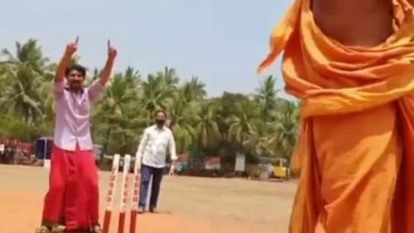 మూడేళ్ళ కొకసారి జరిగే పురోహిత క్రికెట్ లీగ్.. హోరాహోరీగా క్రీడామైదానంలో పురోహితులు