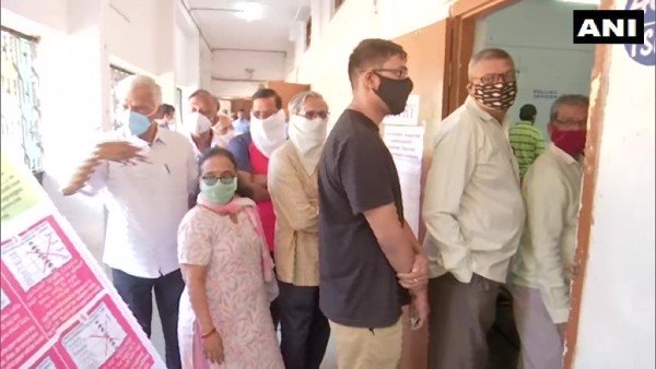 ఎవరికి వారు గెలుపుపై ధీమాలో