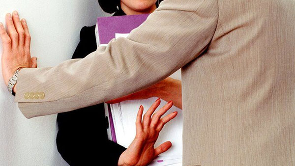 500 మంది ఆంటీలు, అమ్మాయిలు..... ఇంకా టార్గెట్?