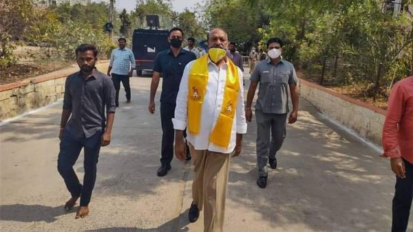 TDP leader JC Prabhakar Reddy appreciated Andhra CM YS Jagan TDP leader JC Prabhakar Reddy appreciated Andhra CM YS Jagan