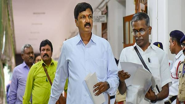 రాజకీయ కక్ష సాధింపు అంటున్న రమేష్ సన్నిహితులు