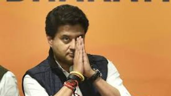 సింధియా దెబ్బకు కూలిన కాంగ్రెస్ సర్కారు