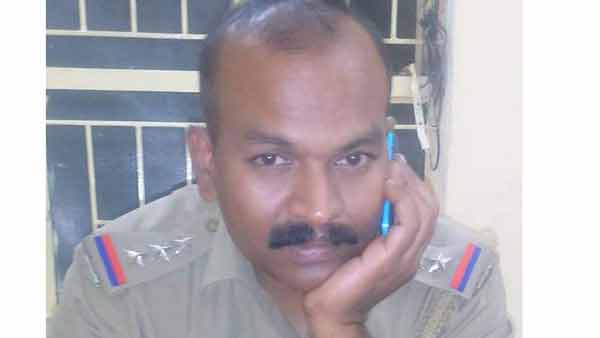 సీఐ గణేష్..... సింగిల్ హ్యాండ్