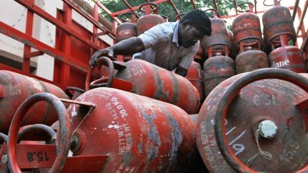 LPG cylinder price cut by Rs 10! New 14.2 kg cooking gas cylinder to cost Rs 809 from April 1 LPG cylinder price cut by Rs 10! New 14.2 kg cooking gas cylinder to cost Rs 809 from April 1