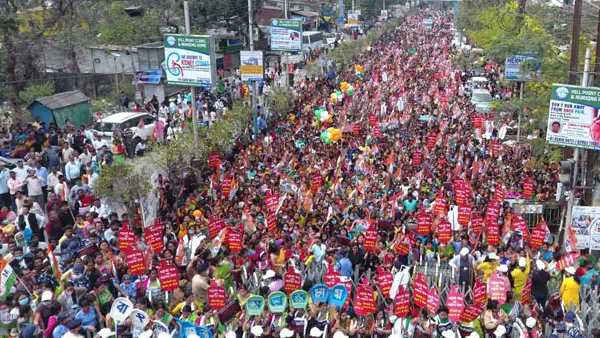 During PM Modi’s Kolkata rally, bengal CM Mamata holds protest rally on LPG price During PM Modi’s Kolkata rally, bengal CM Mamata holds protest rally on LPG price