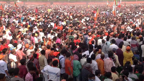 PM Modi Targets Mamata Banerjee At Kolkata Rally, Promises Sonar Bangla PM Modi Targets Mamata Banerjee At Kolkata Rally, Promises Sonar Bangla