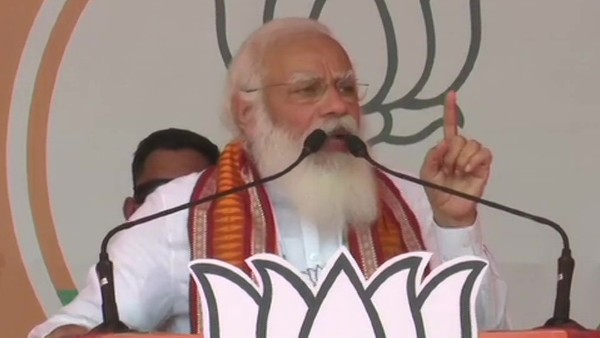WhatsApp went down for 55 mins, vikas down in Bengal for 55 years: PM Modi WhatsApp went down for 55 mins, vikas down in Bengal for 55 years: PM Modi
