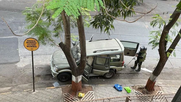 antilia bomb scare: 2 cops close to sachin vaze transferred, reshuffle in crime branch antilia bomb scare: 2 cops close to sachin vaze transferred, reshuffle in crime branch