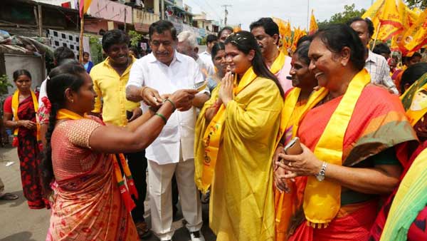 విజయవాడ, గుంటూరు, విశాఖపైనే అందరి దృష్టీ