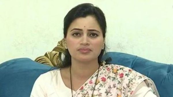 లోక్సభలో లాబీలో బెదిరించారు... : నవనీత్