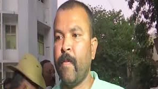 పీజీ అమ్మాయికి సెక్యూరిటీ కావాలంట ?