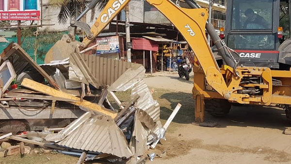 Removal of illegal houses in Mangalagiri zone Atmakuru created Tension Removal of illegal houses in Mangalagiri zone Atmakuru created Tension