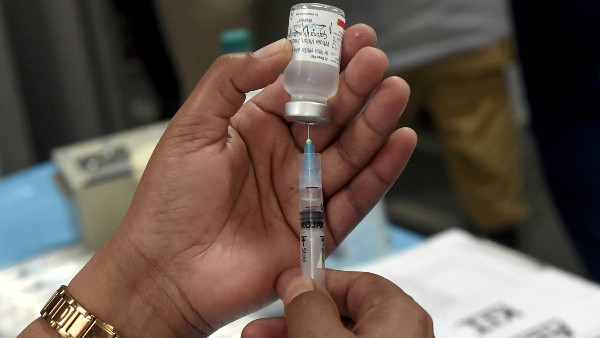 covid-19:Centre asks states to vaccinate all above 45 in 2 weeks in districts seeing surge in cases covid-19:Centre asks states to vaccinate all above 45 in 2 weeks in districts seeing surge in cases