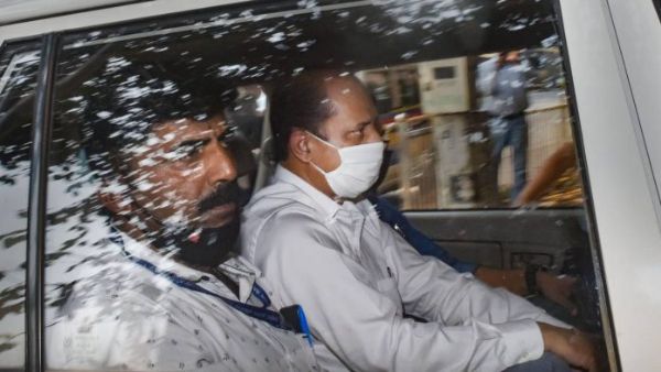 స్కార్పియో పోయిందని కేసు పెట్టిన ముందు రోజు ఓ హోటల్ లో బసకు దిగిన సచిన్ వాజే
