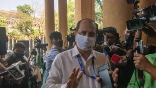 హోటల్ నుండి కొద్ది దూరంలోనే అంబానీ నివాసం