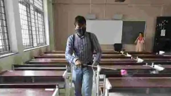 ఒకే స్కూల్ లో 54 మందికి కరోనా పాజిటివ్