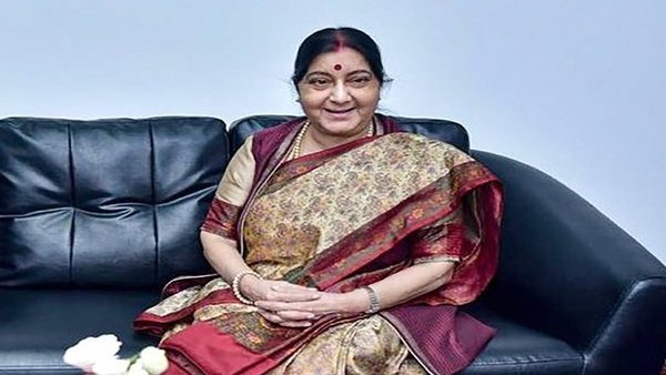 ఆమెను గుర్తించింది జ్ఞానేంద్ర పురోహిత్...
