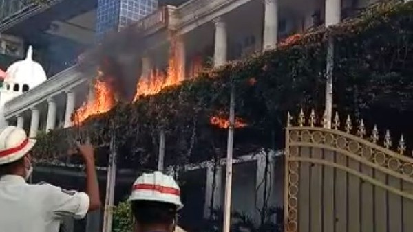 massive fire break out in trs party office telangana bhavan in hyderabad massive fire break out in trs party office telangana bhavan in hyderabad