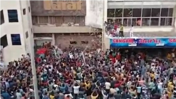 మోగిపోతున్న టికెట్ రేట్లు...!!