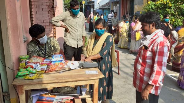వాలంటీర్ల మొబైల్ ఫోన్లు అప్పగించాల్సిందే