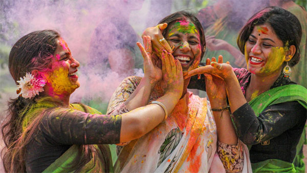 విదేశాల్లో హోలీ వేడుకలు