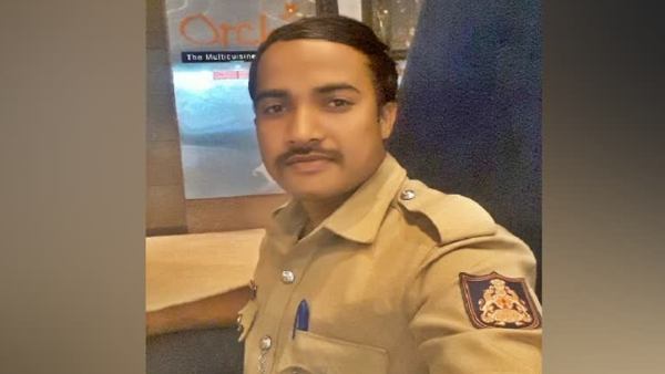 పెళ్లాం జీతంతో జల్సాలు.......పక్కింట్లో పులిహోరా