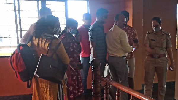 హైటెక్ వేశ్యవాటిక