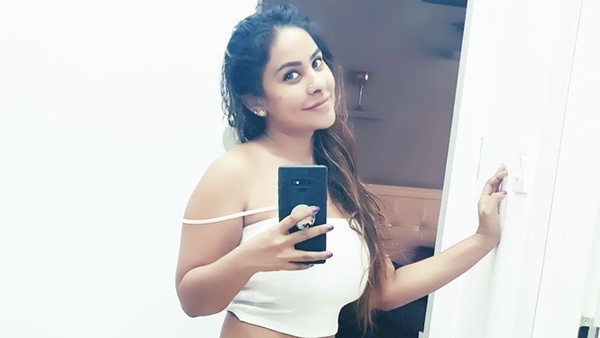 ప్యాంట్ విప్పేసి