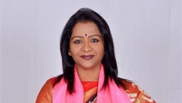 వివాదాల విజయలక్ష్మి.. సొంత పార్టీ నేతను బెదిరించిన మేయర్..