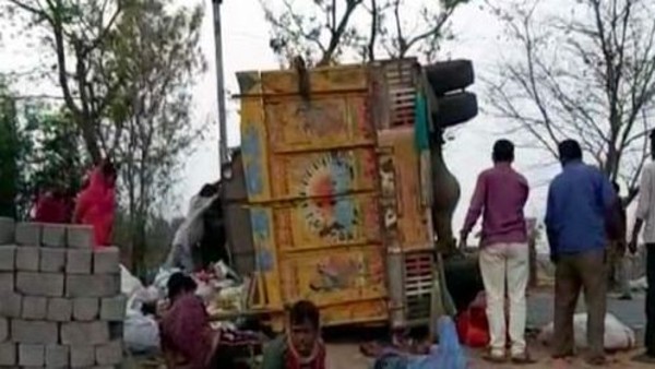 Road accident at Shamshabad: five killed Road accident at Shamshabad: five killed