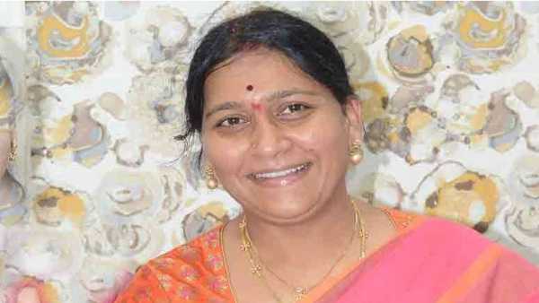 కవిత పీఏలమంటూ..