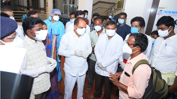 అనుమతుల్లేని కోవిడ్ వైద్యం