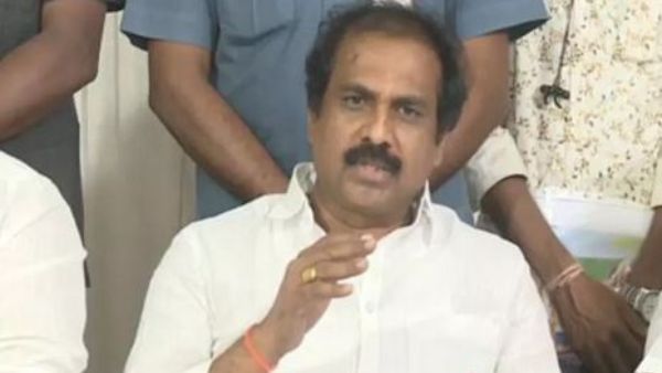 విభజన హామీలపై నోరు మెదపరేం ..