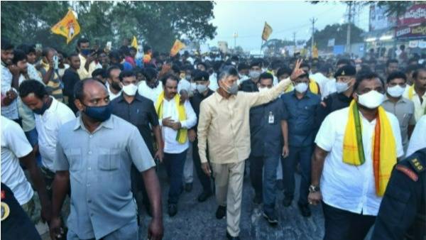 కార్యకర్తలపై రాళ్ల దాడి జరగడం పట్ల చిత్తూరు జిల్లా వ్యాప్తంగా ఆందోళనలు