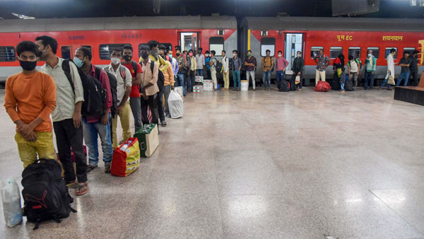 migrant workers leaving Tamil Nadu and kerala fearing of lock down migrant workers leaving Tamil Nadu and kerala fearing of lock down