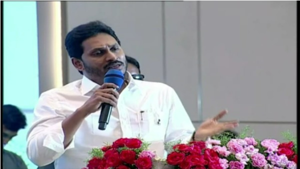 వాలంటీర్ల సేవలకు జగన్ ప్రశంసలు