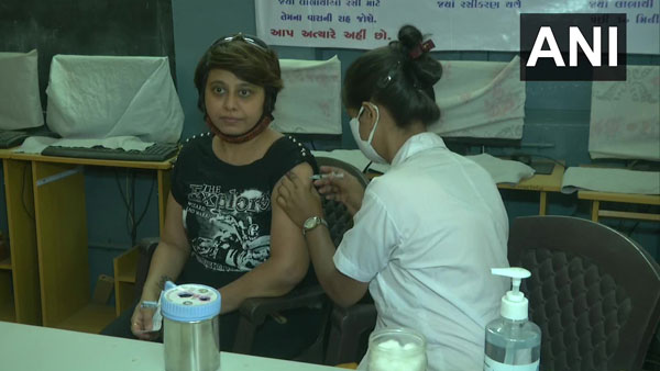 Gujarat: Goldsmith community in Rajkot are offering a nose-pin made of gold to women Gujarat: Goldsmith community in Rajkot are offering a nose-pin made of gold to women