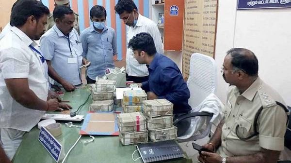 ప్రలోభాల్లో పార్టీల మధ్య తీవ్ర పోటీ