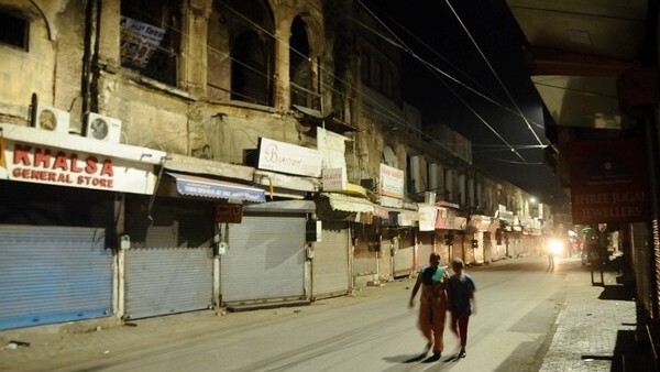 12-hour night curfew from 6 pm to 6 am in Pune from tomorrow 12-hour night curfew from 6 pm to 6 am in Pune from tomorrow