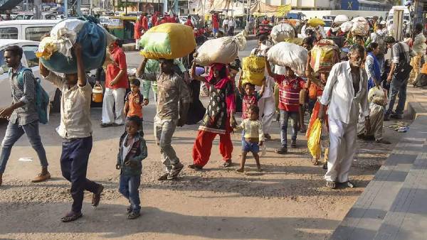 Curfew announced, migrants continue to leave Mumbai Curfew announced, migrants continue to leave Mumbai