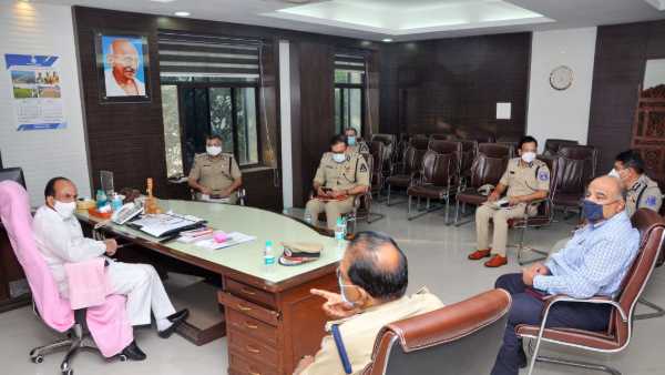 కరోనా కట్టడిపై పోలీస్ ఉన్నతాదికారులతో సమీక్ష.. లాక్డౌన్ పై కీలక నిర్ణయం ఉంటుందన్న మహమూద్ ఆలీ..